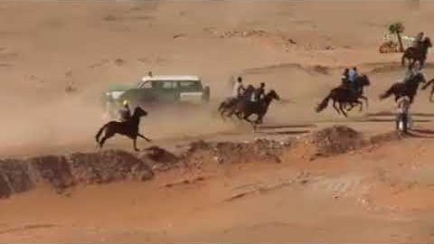 Vidéo. Algérie : Accident mortel entre un véhicule de la gendarmerie et  des cavaliers