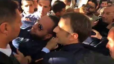 Bain de foule pour Emmanuel Macron dans les rues d’Alger