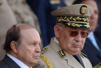 Le général Gaïd Salah va-t-il lâcher Bouteflika ? Le patron de l’armée promet au peuple algérien « une prochaine solution adéquate »