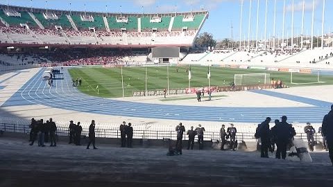 En solidarité avec les manifestations anti Bouteflika, les supporters algérois boudent le derby USMA/MCA.