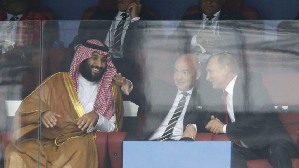 Comment le très contesté MBS manigance pour obliger le Qatar à partager le mondial 2022