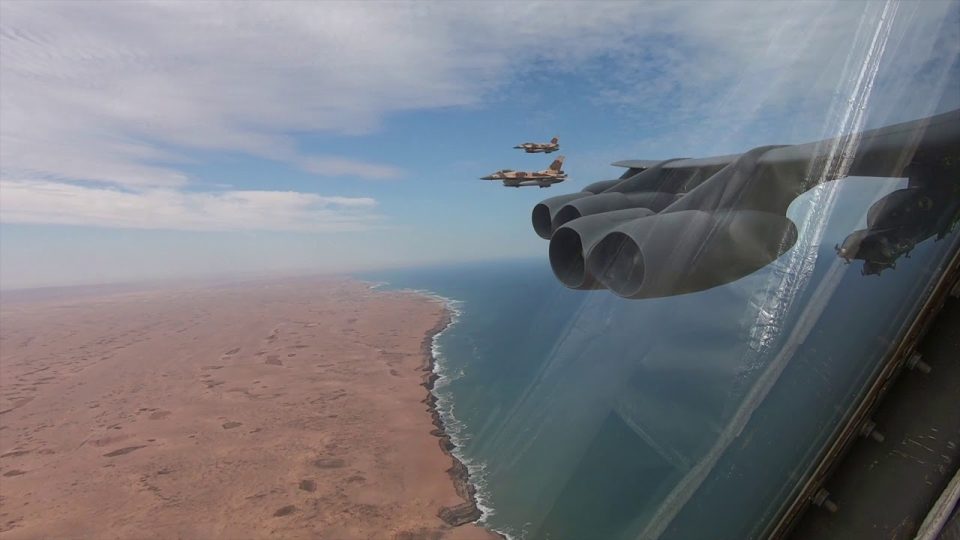 Manœuvres aériennes en méditerranée entre les F-16 marocains et le bombardier américain B-52H Stratofortress