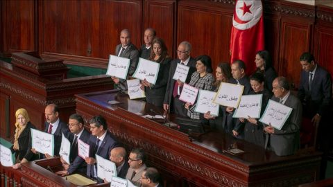 Tunisie : le Parlement, une entrave au processus démocratique ?