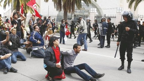 Tunisie : une contestation sociale partout et un État nulle part