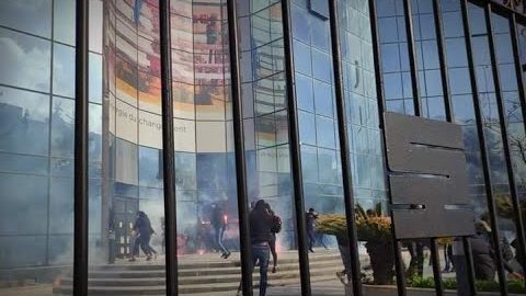 Algérie. Les supporters du Mouloudia d’Alger saccagent le siège de la Sonatrach