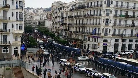 Hirak. Les Algériens défient le pouvoir et occupent à nouveau les rues du pays