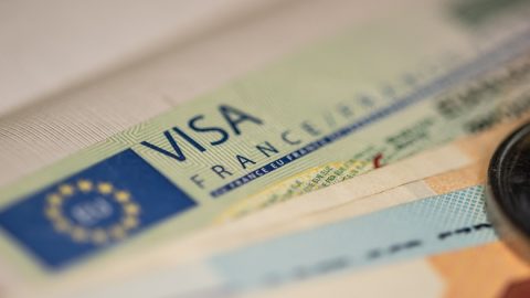 Réduction des visas Schengen : la France a-t-elle inclus le Maroc et la Tunisie dans la liste pour ne pas fâcher l’Algérie ?