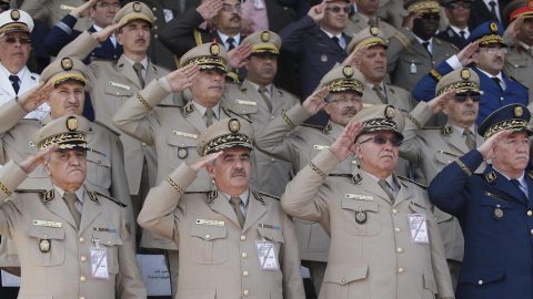 Algérie : la cruelle désillusion des partisans du général M’henna Djebbar