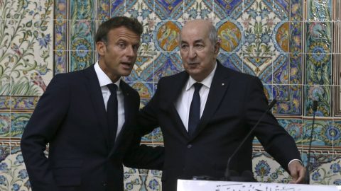 Exclusif. Le président Tebboune envoie son garde des Sceaux à Paris pour se rabibocher avec Macron et sauver sa visite en France