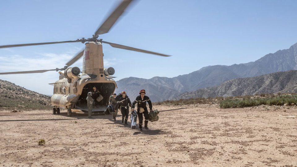 Séisme d’Al Haouz : comment les hélicoptères et les drones de l’armée de l’air marocaine ont désenclavé les zones sinistrés