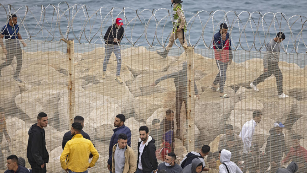 Réflexion. Crise migratoire à Ceuta : « Nos politiciens ne cessent de servir à leurs jeunesses un discours insipide, auquel ils ne croient pas eux-mêmes »